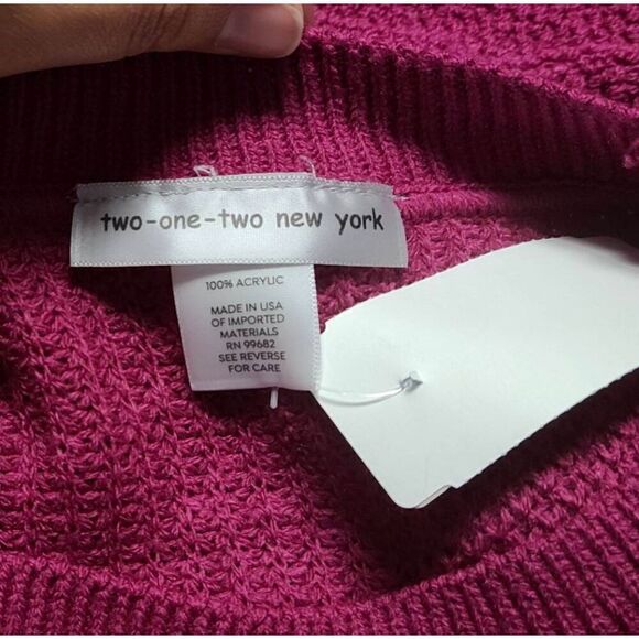 Two One Two New York Fucsia Geometric Textures Knit Crew Sweater size Medium New - Picture 12 of 13